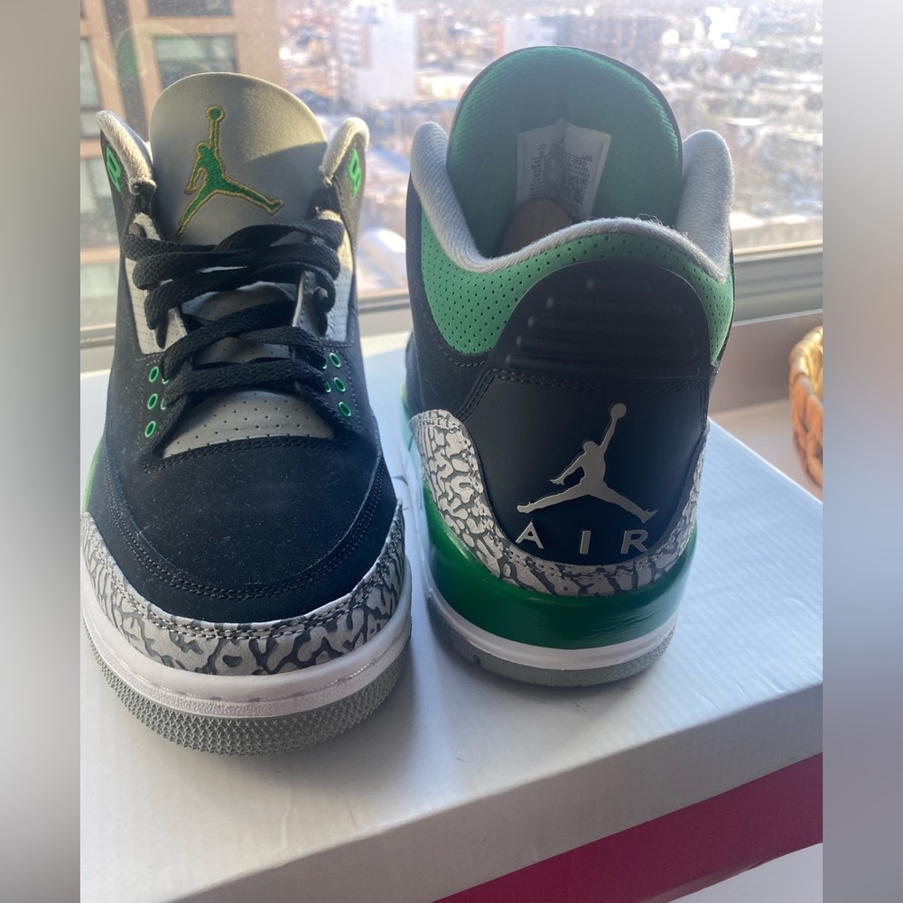 2021
Air Jordan 3 Retro 'Pine Green'